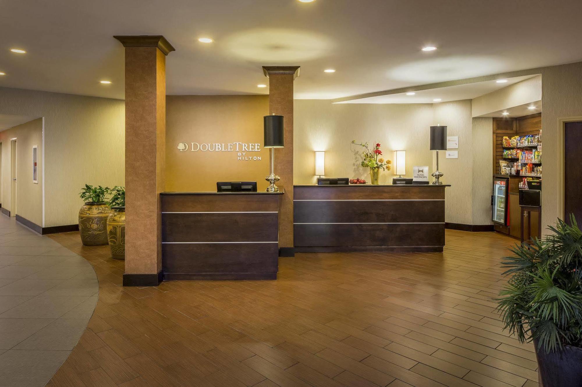 ハンプトン イン アンド スイーツ ホーリー スプリングス Holly Springs エクステリア 写真