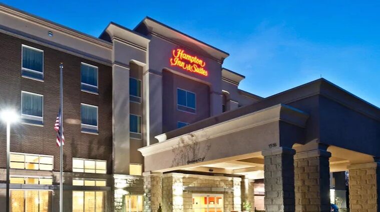 ハンプトン イン アンド スイーツ ホーリー スプリングス Holly Springs エクステリア 写真